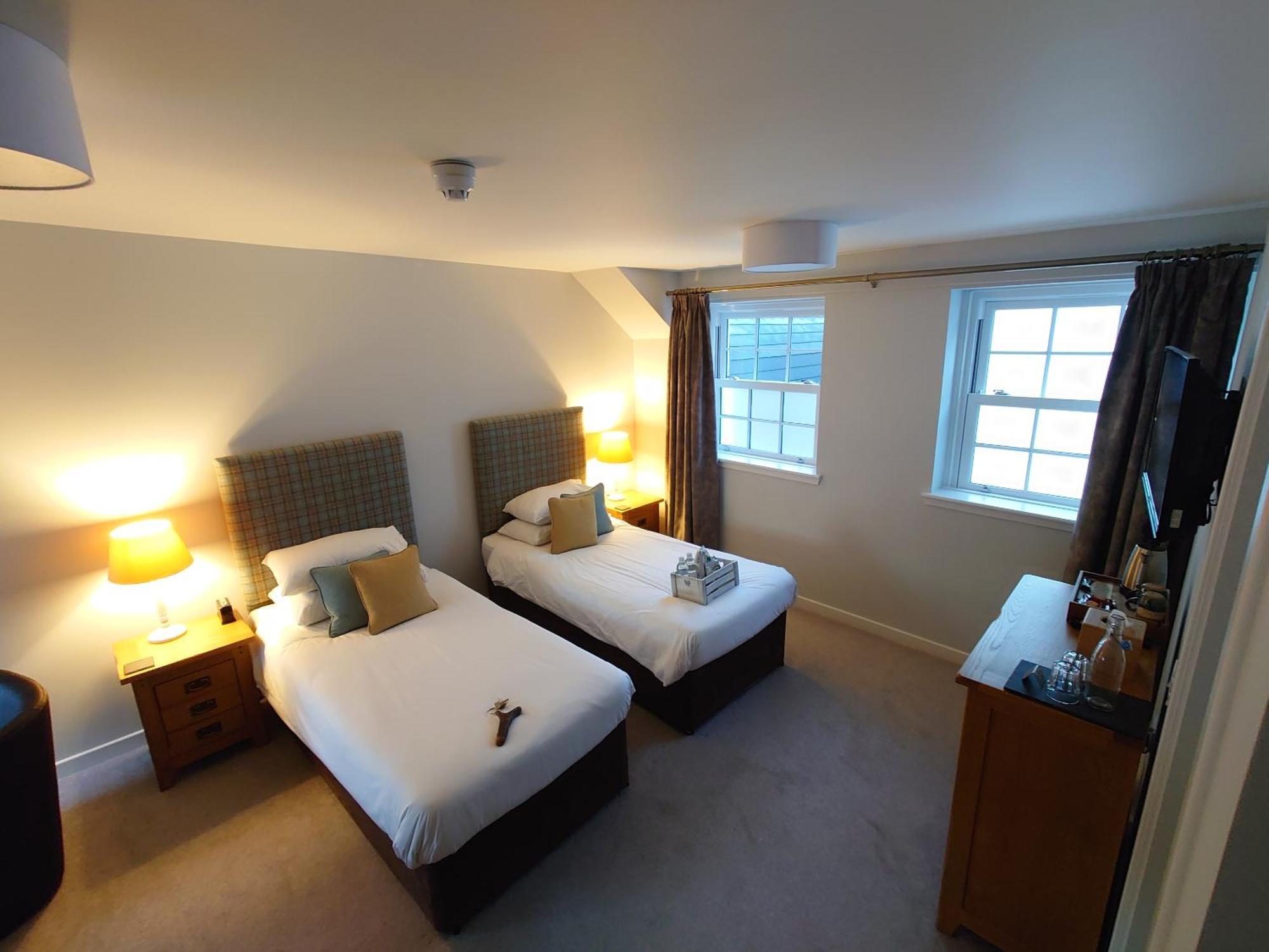Kintail Lodge Hotel Kyle of Lochalsh Exterior photo
