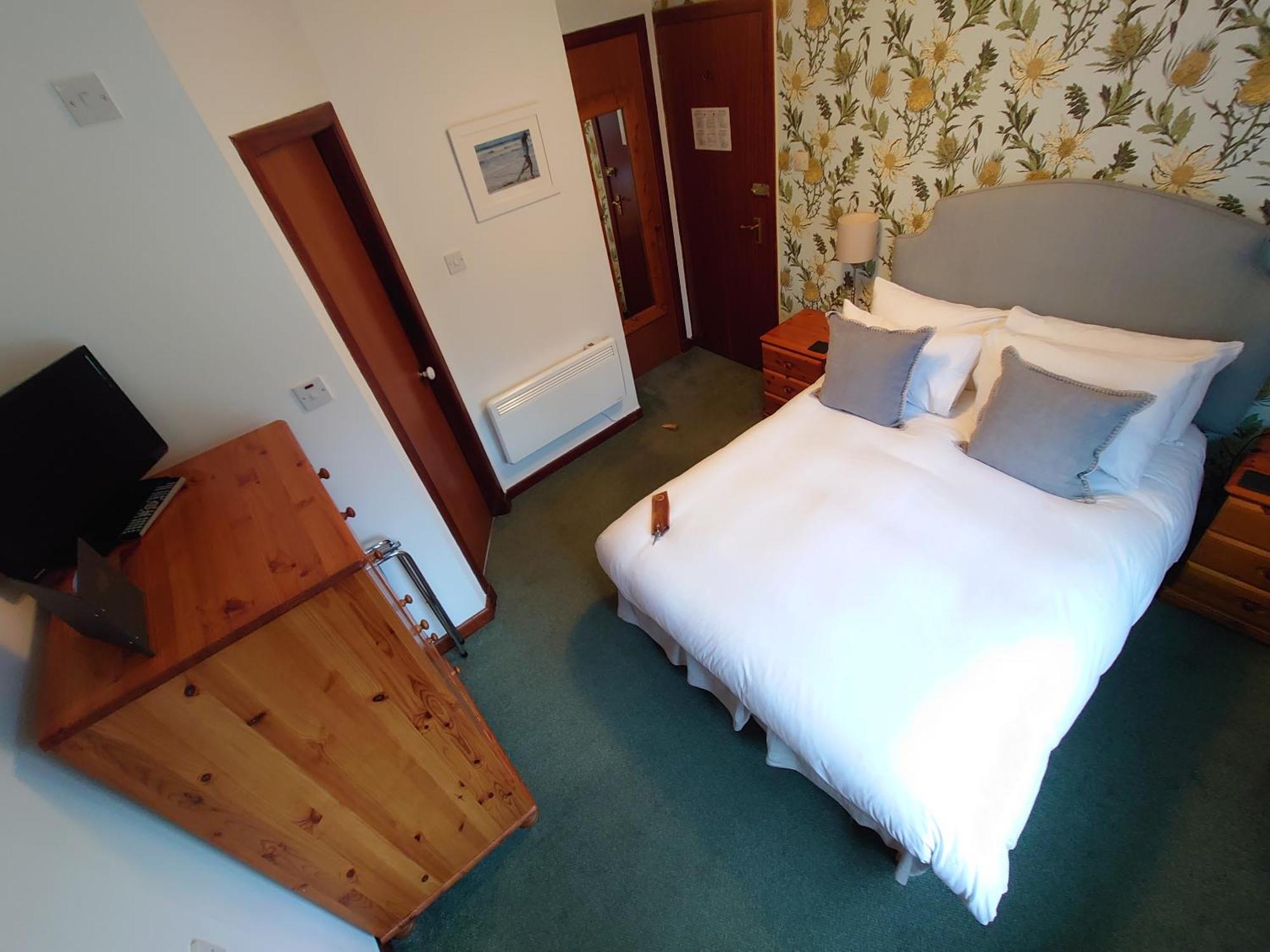 Kintail Lodge Hotel Kyle of Lochalsh Exterior photo